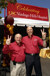 Len LaBella (left), CEO of Verdugo Hills Hospital and Tom Jackiewicz, CEO of USC Health, celebrate USC Verdugo Hills Hospital’s debut as the newest member of the Keck Medicine of USC family. They joined hospital employees at a July 24 celebration, featuring the USC Trojan Marching Band, a barbecue luncheon and decorations in cardinal and gold. Photo/Steve Cohn