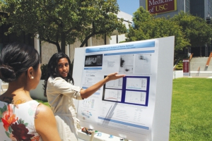Outstanding minority undergraduate students explained their research on Aug. 9 in poster presentations at the culmination of the Bridging the Gaps: Bench to Bedside Summer Research Program. Standing in the bright summer sun, Jasmine Piazza, an incoming junior at Delaware State University, presented her research project, “Detection and Analysis of Native Rattusin.” The annual eight-week summer program gives participants exposure to the Keck School of Medicine of USC’s research and clinical programs and encourages them to pursue their graduate studies at the Keck School.  (Photo/Sara Reeve)