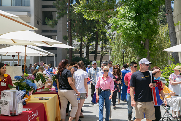 Cancer survivors and loved ones attend the USC Norris Comprehensive Cancer Center’s 26th annual Festival of Life celebration, held June 4, 2016, at Pappas Quad on the Health Sciences Campus.