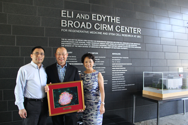 From left, Qi-Long Ying, director of the Chang Stem Cell Engineering Facility, with USC supporter and alumnus Daniel Chang and his wife Cai Li Chang.