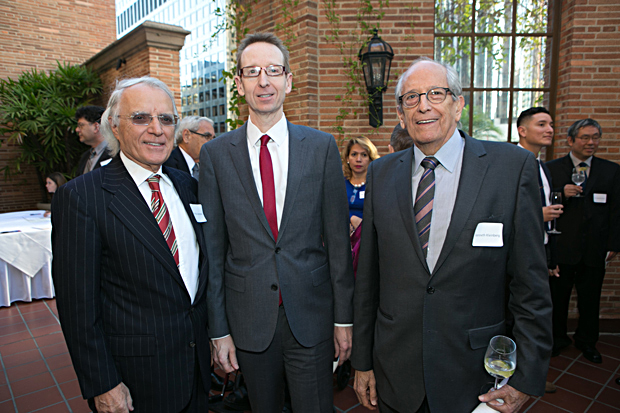 Vito M. Campese, co-director of the KRC, left, with USC Provost Michael Quick and UKRO founder Kenneth Kleinberg. (Photo/Bryan Beasley)