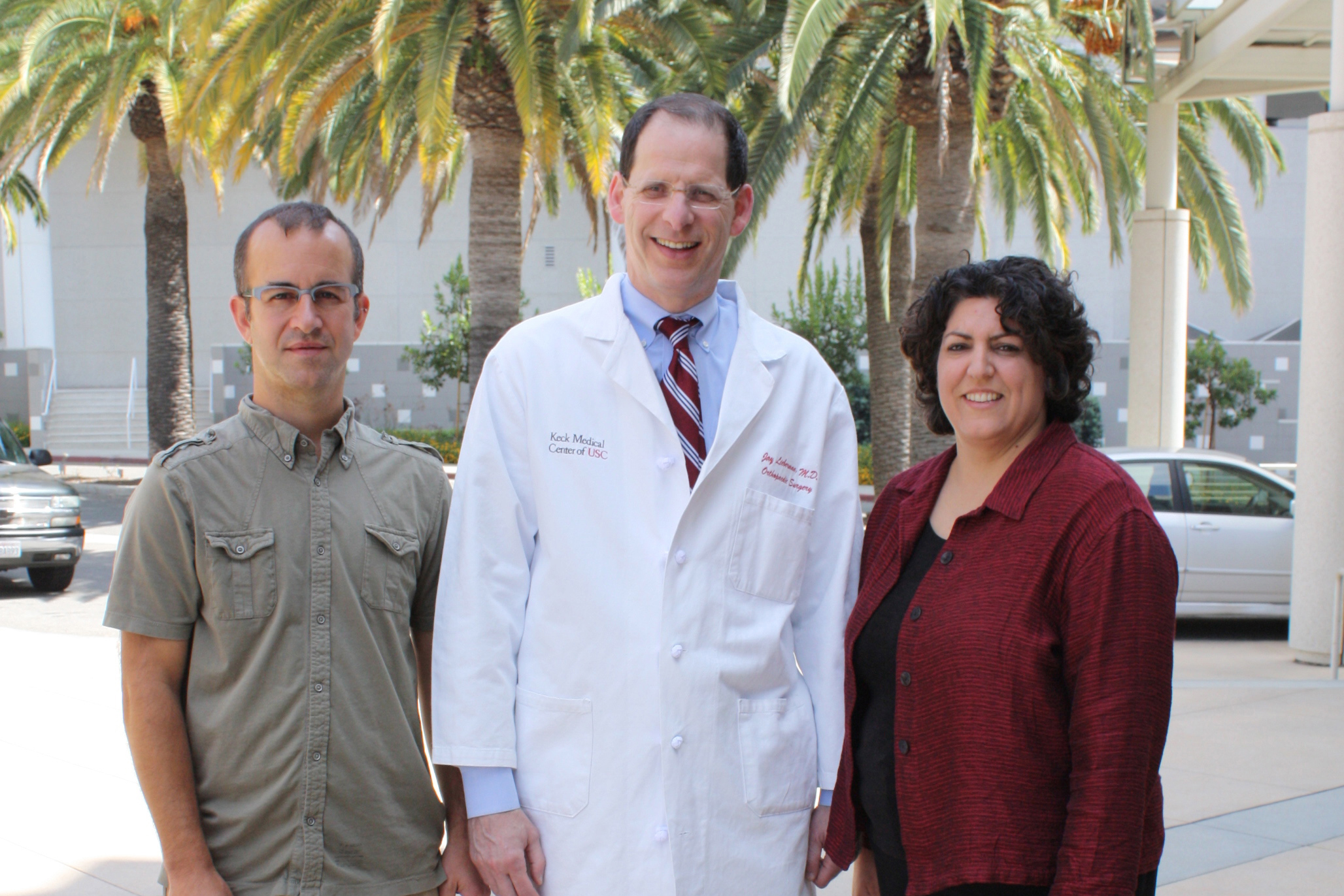 One winning team brings together Jay R. Lieberman, center, a clinical orthopaedic surgeon and chair of the Department of Orthopaedic Surgery, and two researchers within the Eli and Edythe Broad Center for Regenerative Medicine and Stem Cell Research — Gage Crump and Francesca Mariani.