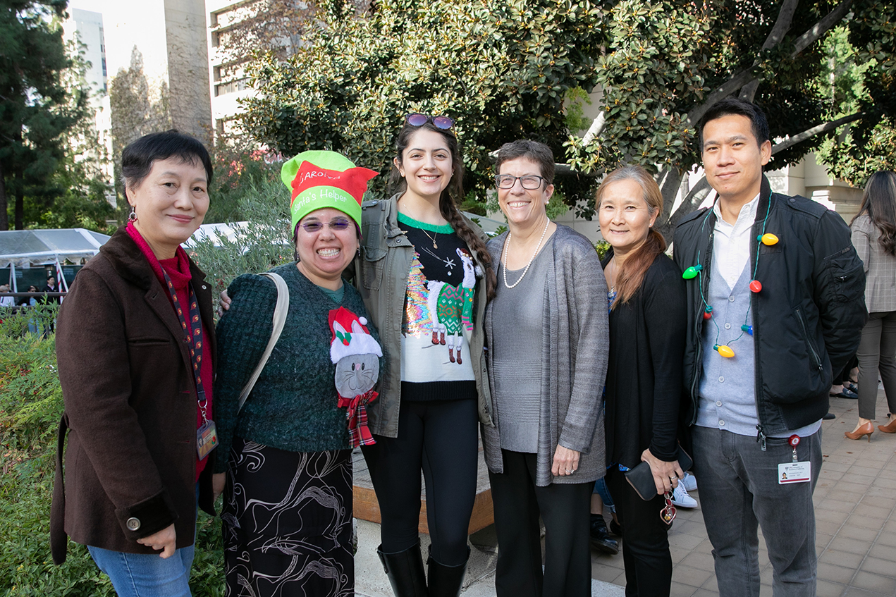 Faculty and staff from across USC's Health Sciences Campus came together at Pappas Quad to celebrate the holidays on Dec. 6.