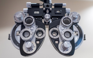 A piece of ophthalmic equipment features several different adjustable lenses.