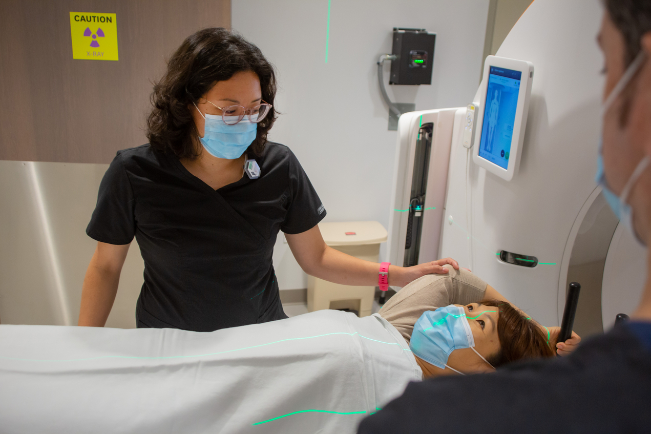 In addition to advanced radiation therapies, services at Keck Medicine – Buena Park include diagnostic screenings; immunotherapy, targeted therapies and other cancer medication; and infusion therapy. Nearby in the same building are imaging services.