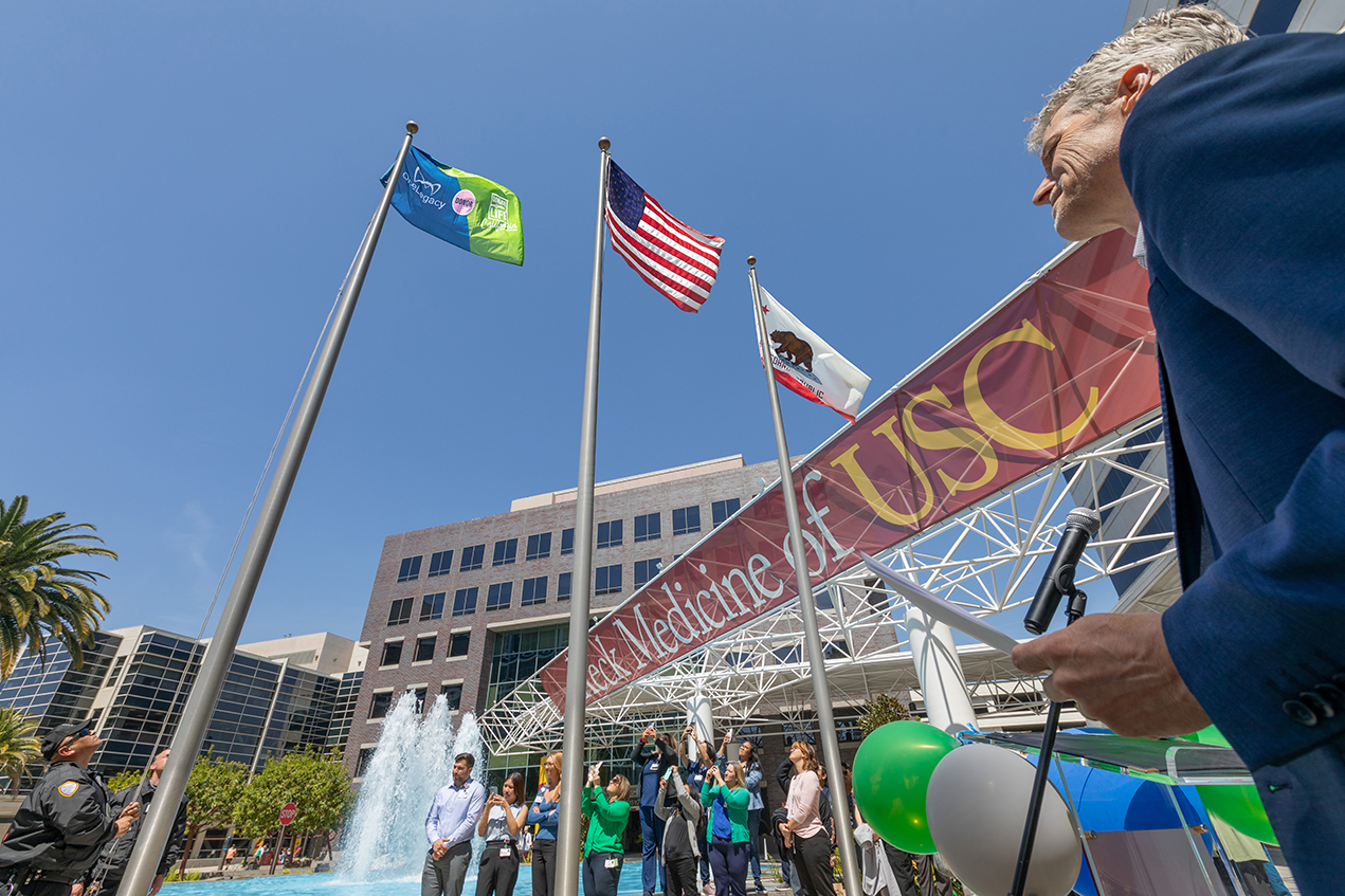The USC Transplant Institute raises the flag each April. It’s also raised for one week every time a Keck Hospital of USC patient makes a living donation. 