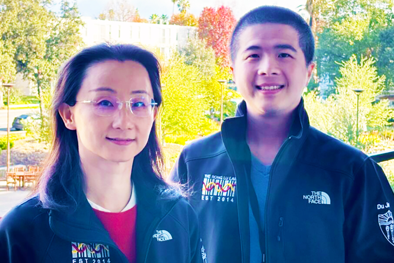 Rong Lu, PhD, principal investigator of the Rong Lu Lab (left) and Du Jiang, PhD, first author of the study (right).