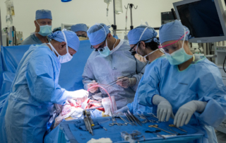 Keck Medicine of USC and UCLA Health surgeons perform the first-in-human bladder transplant.