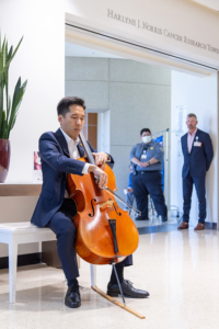 USC Interim President Beong-Soo Kim shares his music at USC Norris Cancer Hospital.